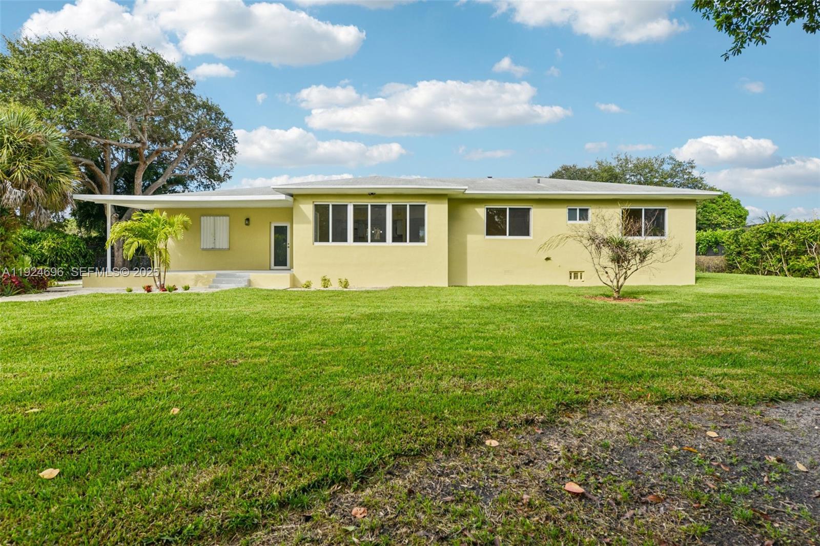 140 NE 161st St Miami, FL 33162