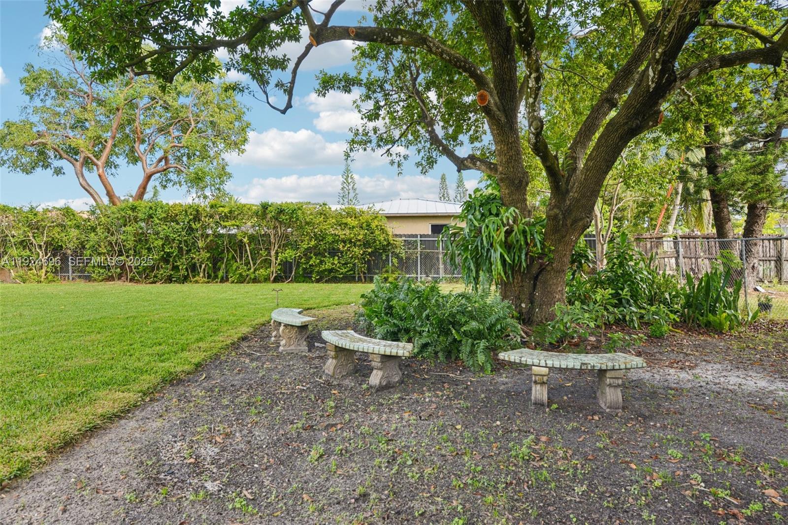 140 NE 161st St Miami, FL 33162