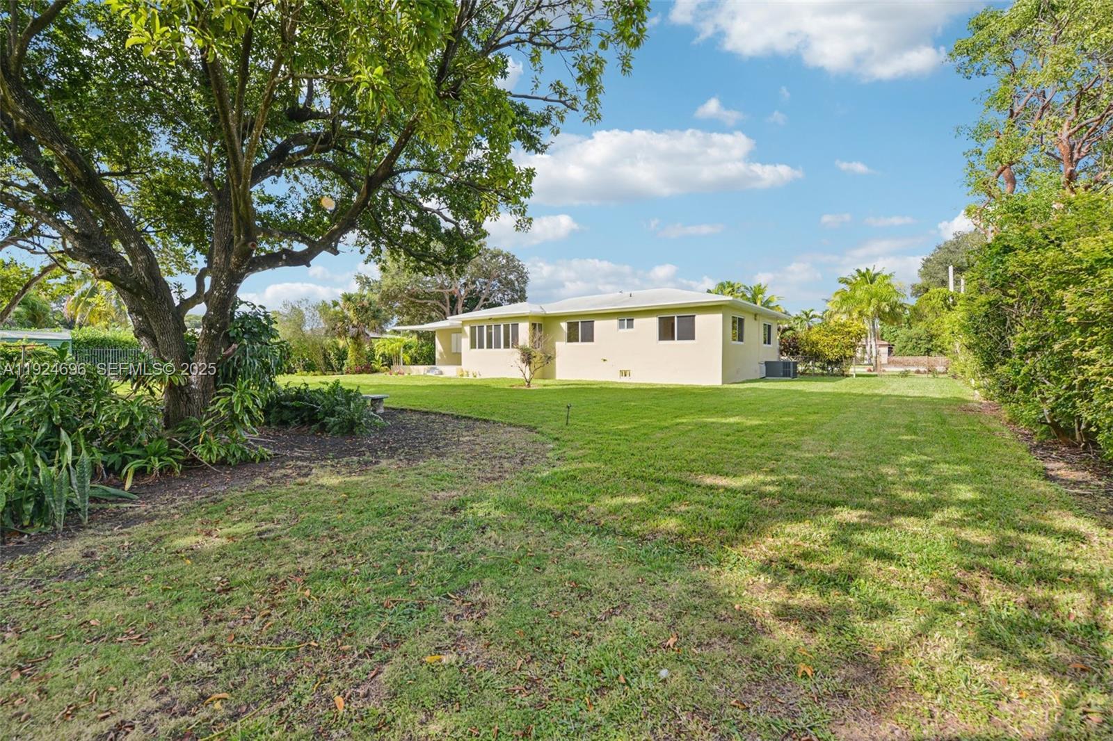 140 NE 161st St Miami, FL 33162