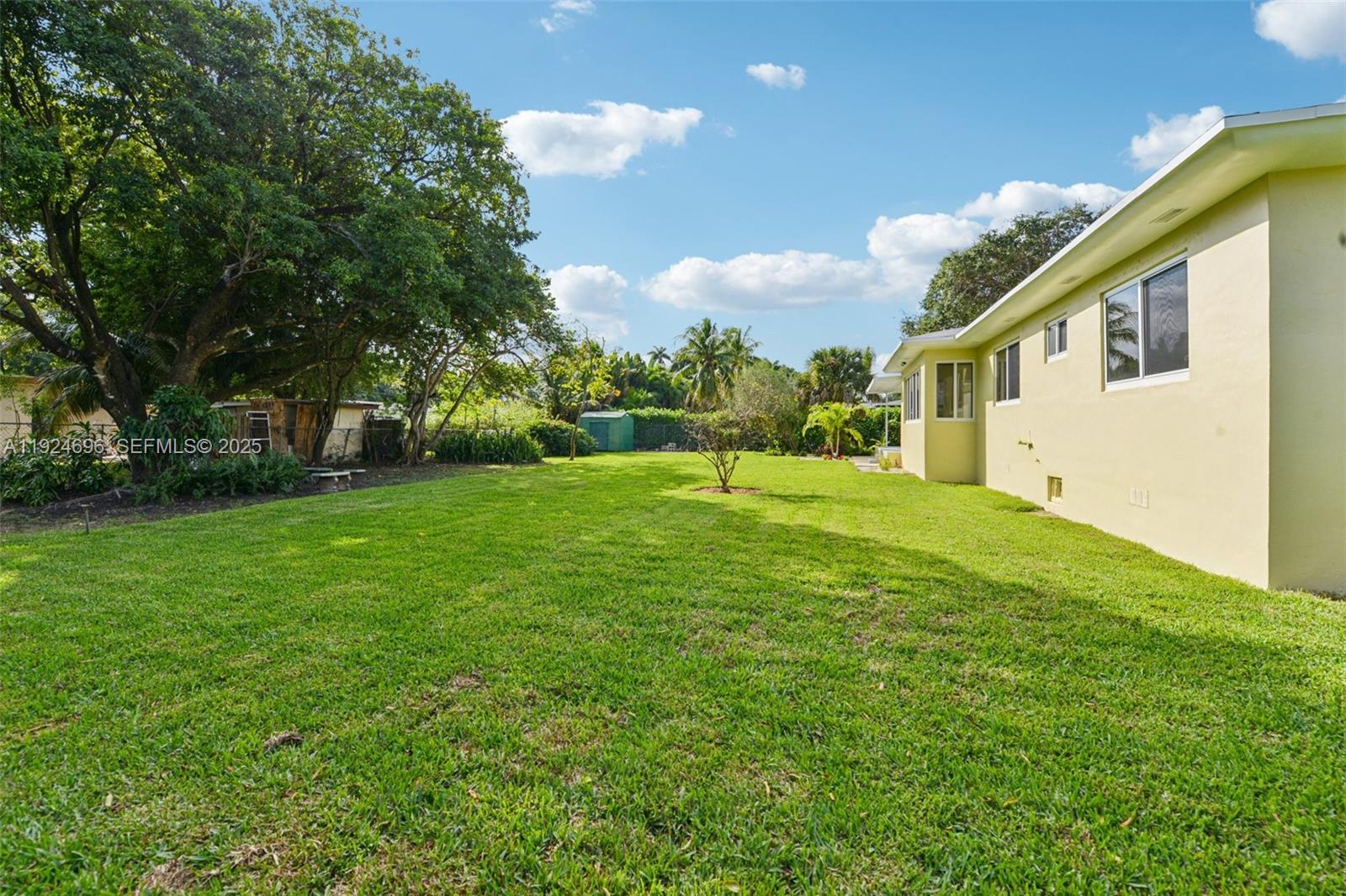 140 NE 161st St Miami, FL 33162