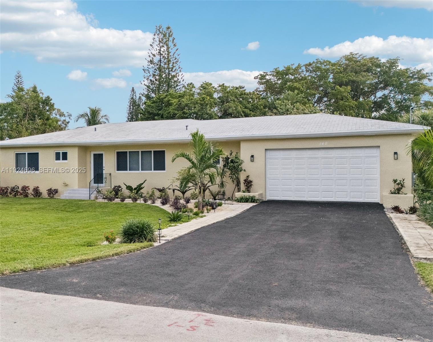 140 NE 161st St Miami, FL 33162