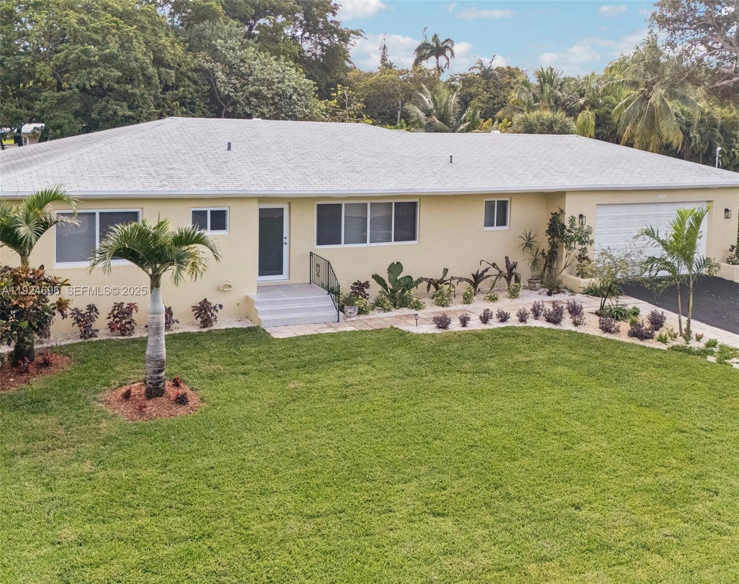 140 NE 161st St Miami, FL 33162