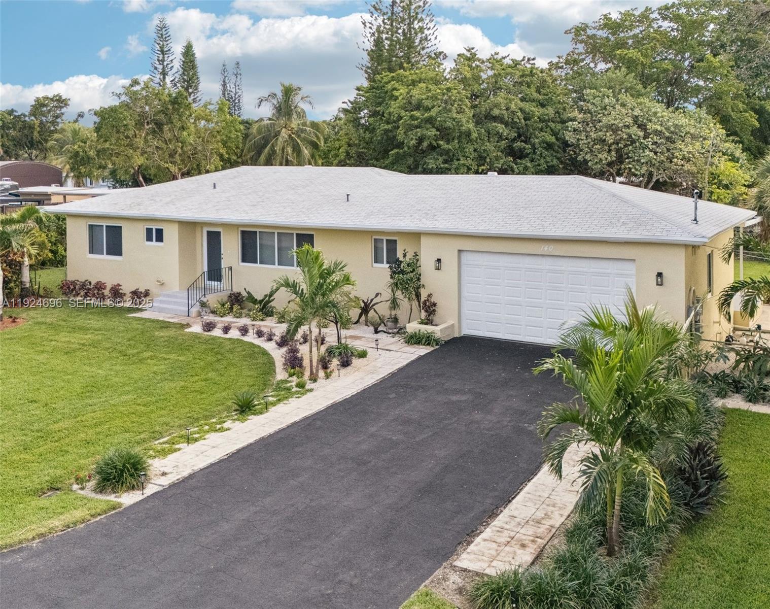 140 NE 161st St Miami, FL 33162