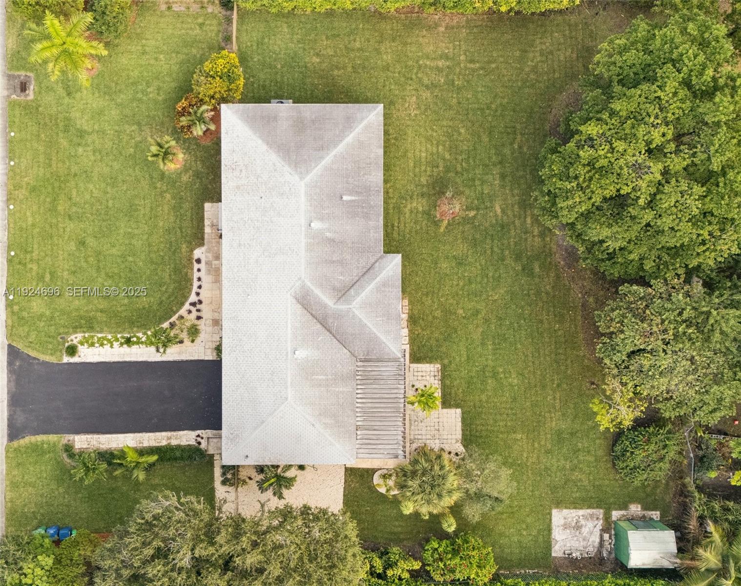 140 NE 161st St Miami, FL 33162