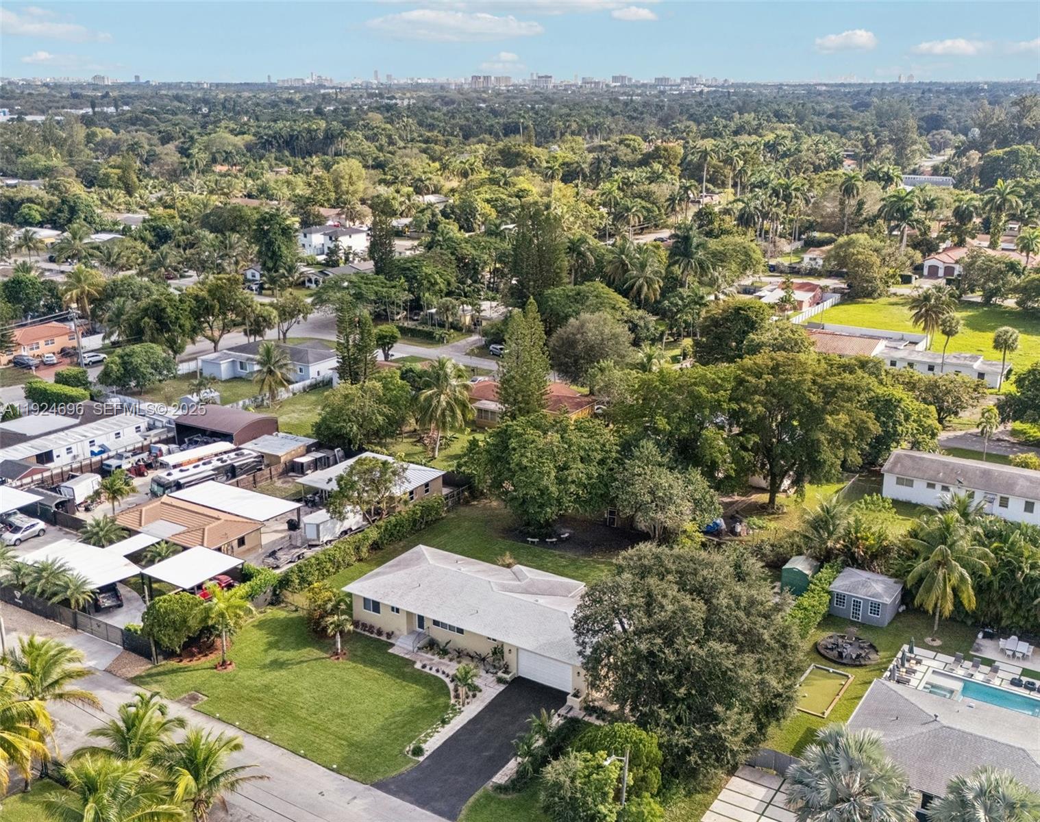 140 NE 161st St Miami, FL 33162