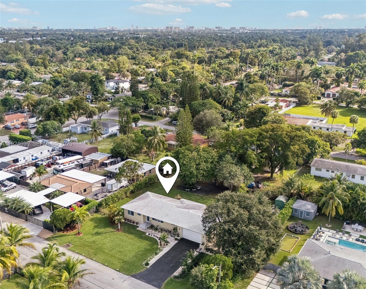 140 NE 161st St Miami, FL 33162