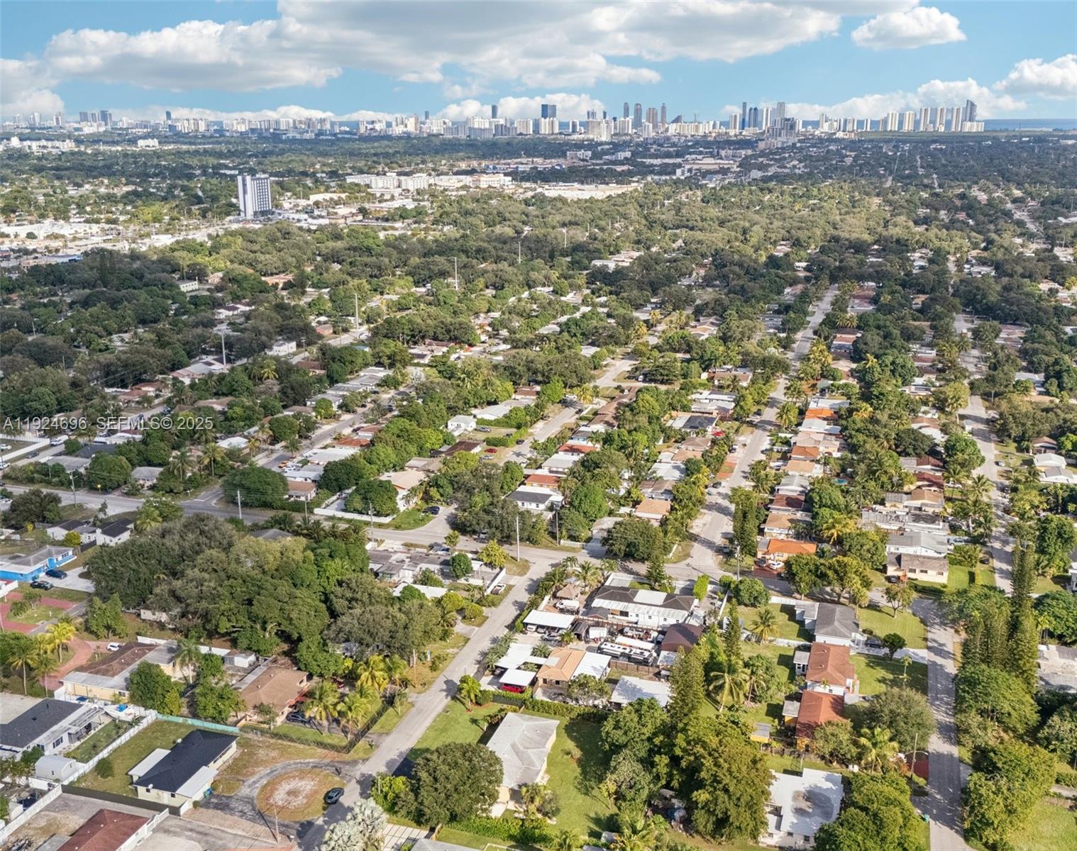 140 NE 161st St Miami, FL 33162