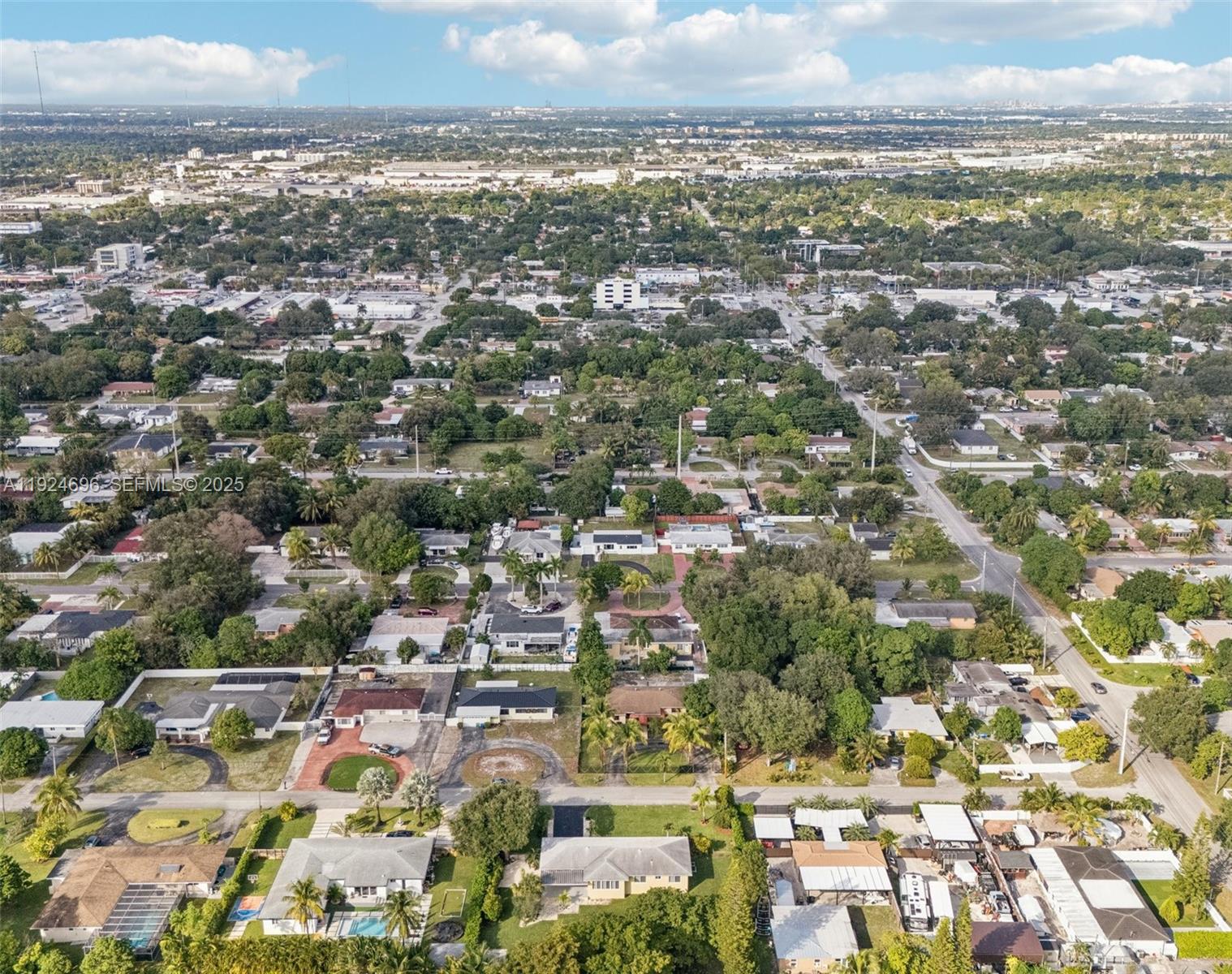 140 NE 161st St Miami, FL 33162