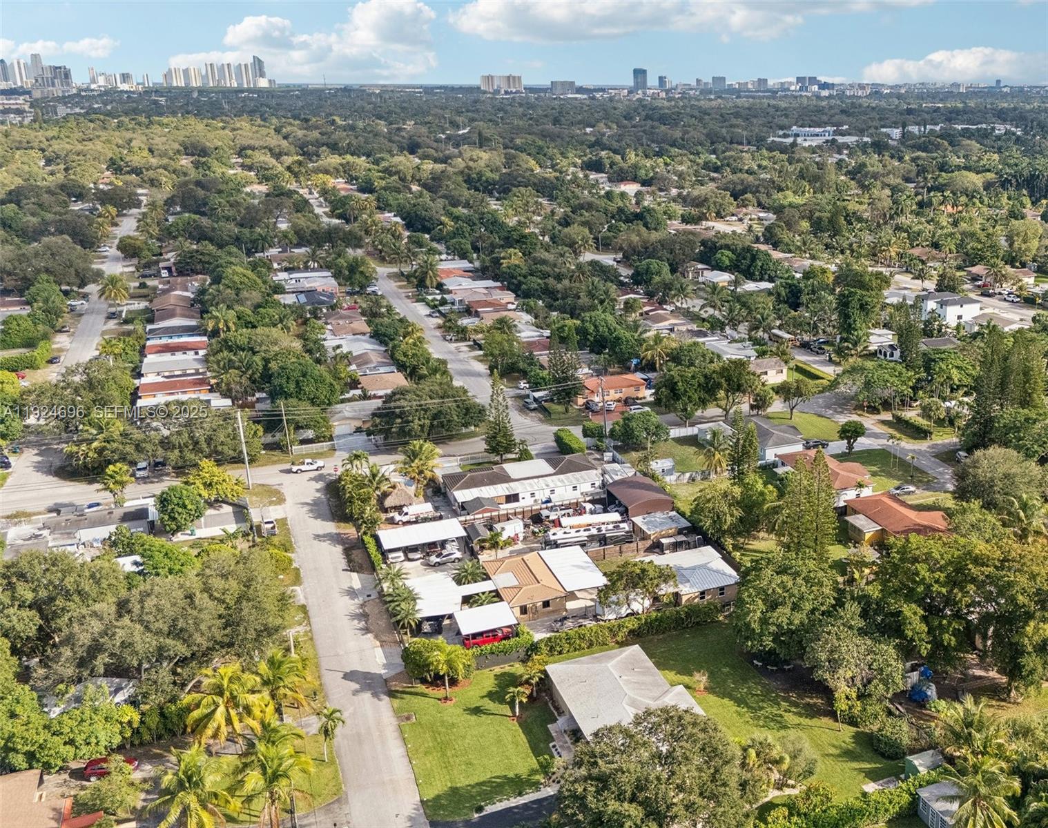 140 NE 161st St Miami, FL 33162