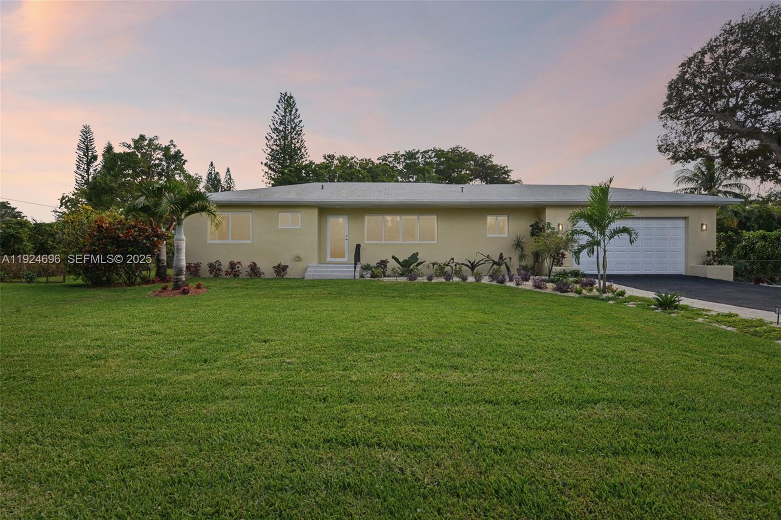 140 NE 161st St Miami, FL 33162