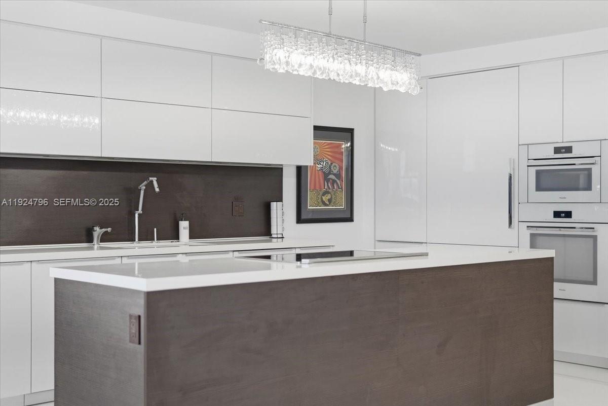 100 Lincoln Rd #747 Miami Beach, FL 33139