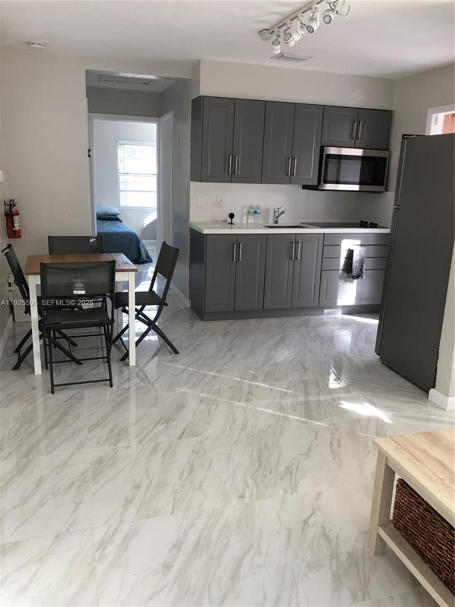 1938 Sheridan St #REAR