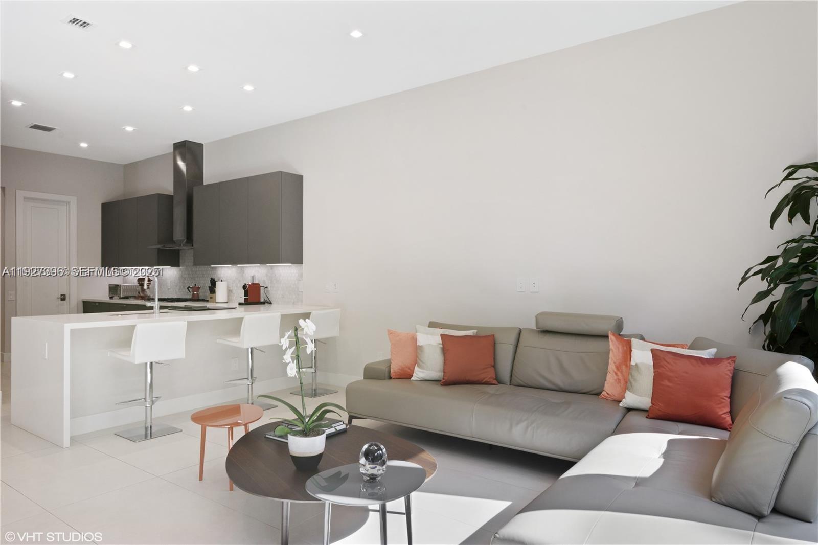 5883 W Brookfield Cir W Hollywood, FL 33312