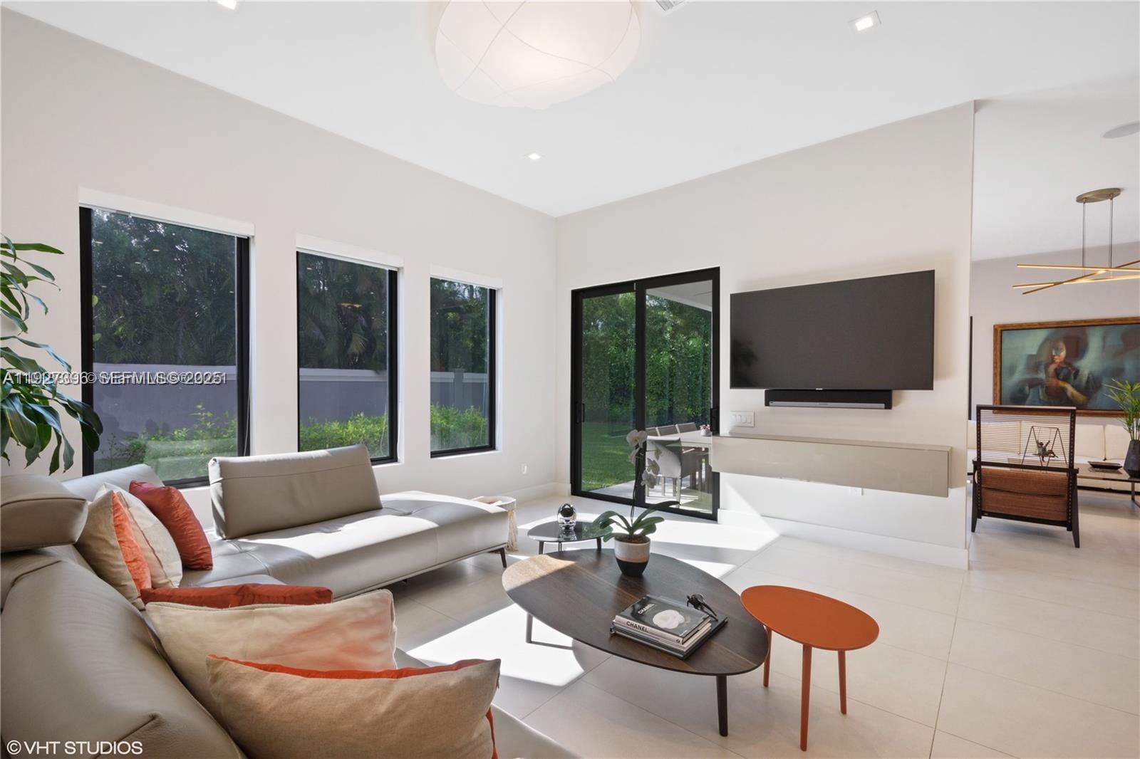 5883 W Brookfield Cir W Hollywood, FL 33312