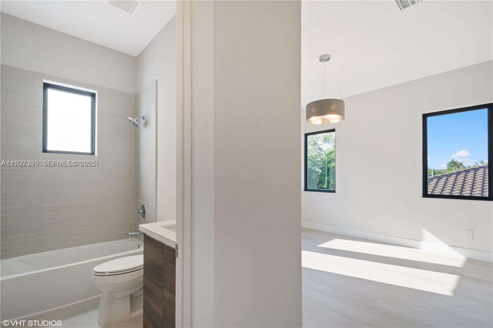 5883 W Brookfield Cir W Hollywood, FL 33312