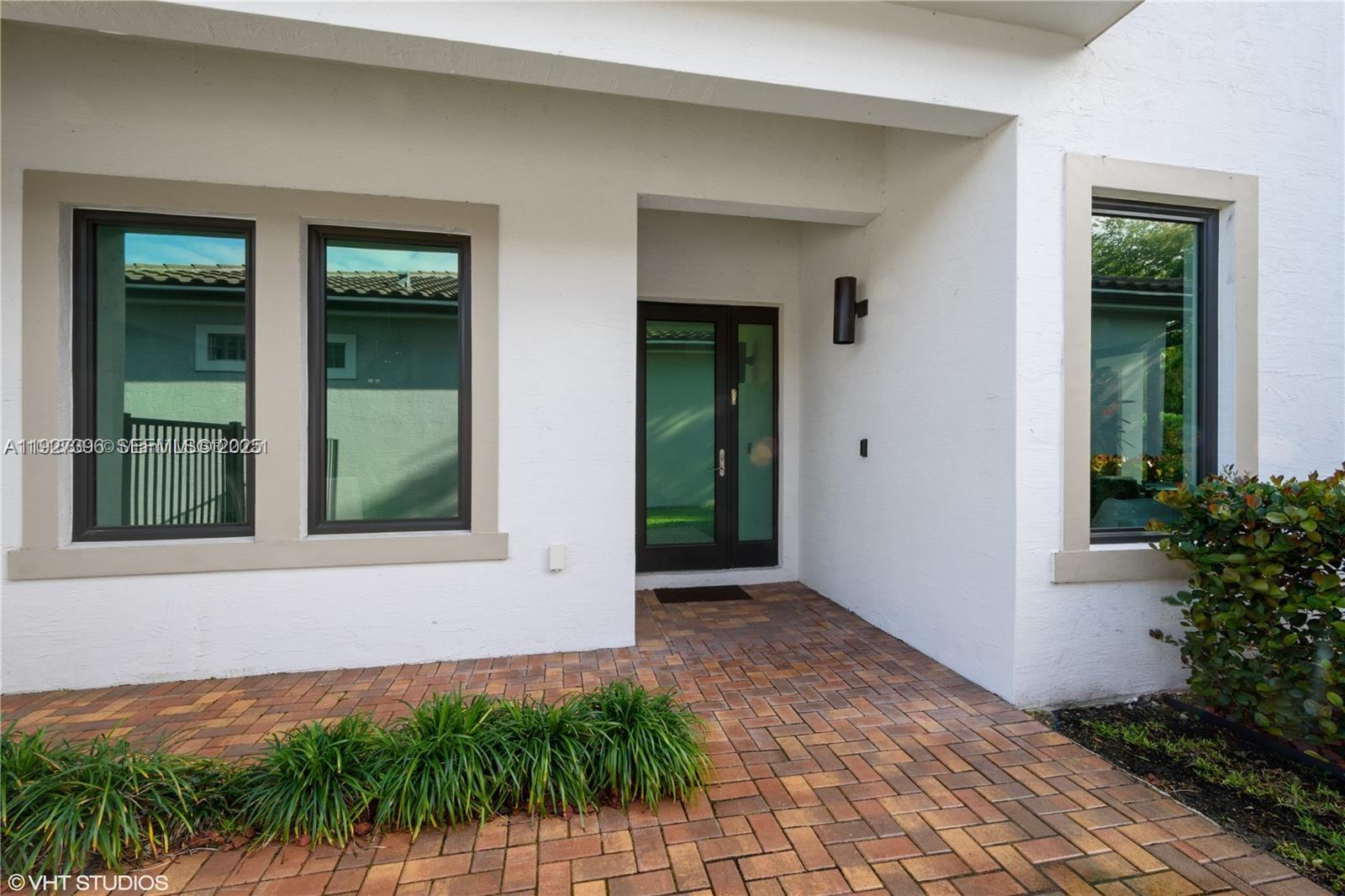 5883 W Brookfield Cir W Hollywood, FL 33312