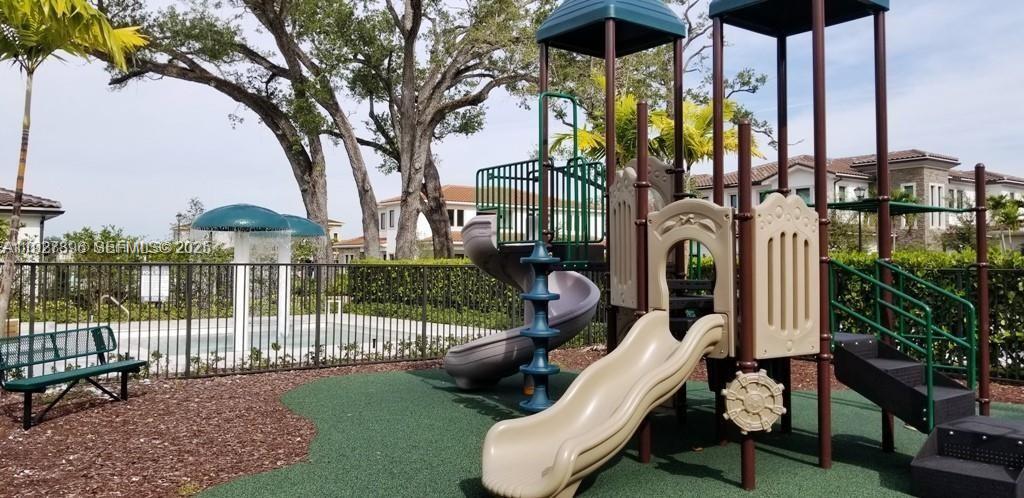 5883 W Brookfield Cir W Hollywood, FL 33312