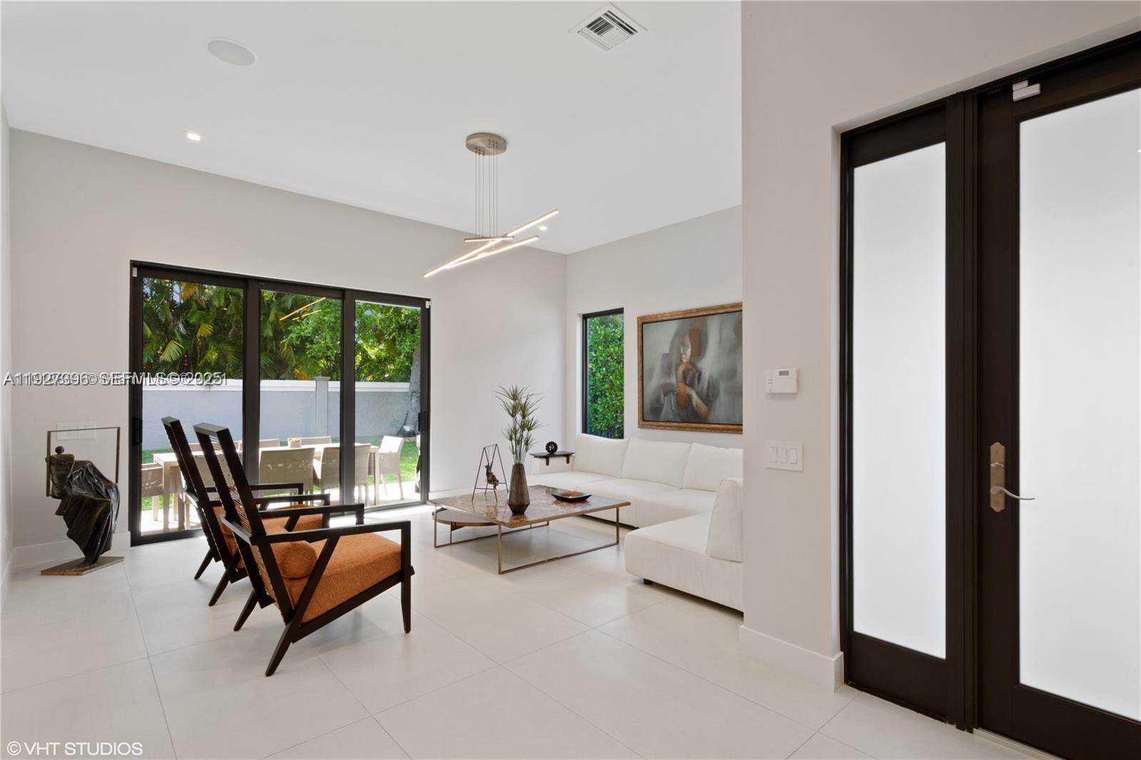 5883 W Brookfield Cir W Hollywood, FL 33312