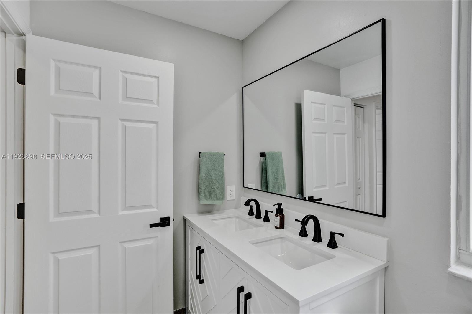 1381 Sago Ln Weston, FL 33327