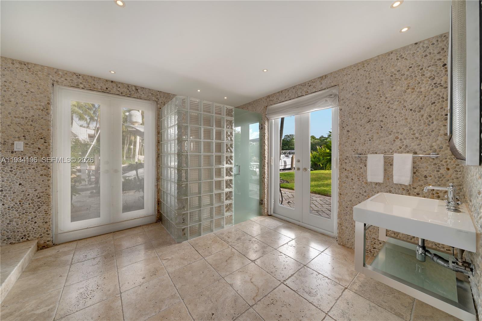 100 Cape Florida Dr Key Biscayne, FL 33149