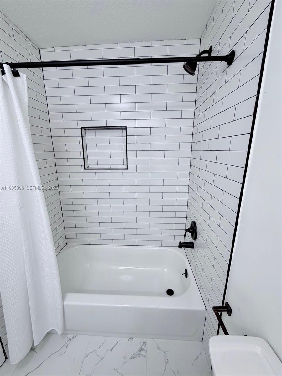 10722 La Placida Dr #9-B3 Coral Springs, FL 33065