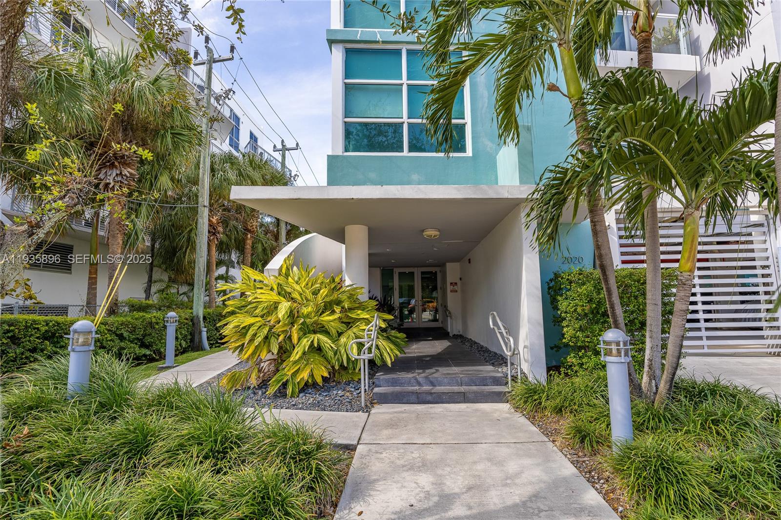 2020 Prairie Ave #202 Miami Beach, FL 33139