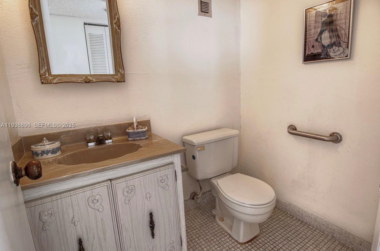 6900 Bay Dr #10K Miami Beach, FL 33141