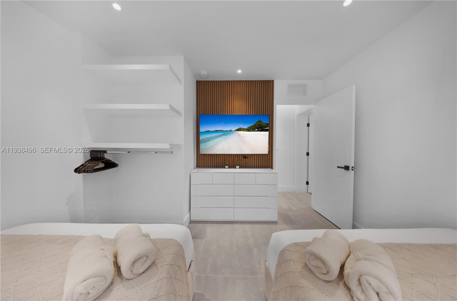 166 NW 41st St Miami, FL 33127