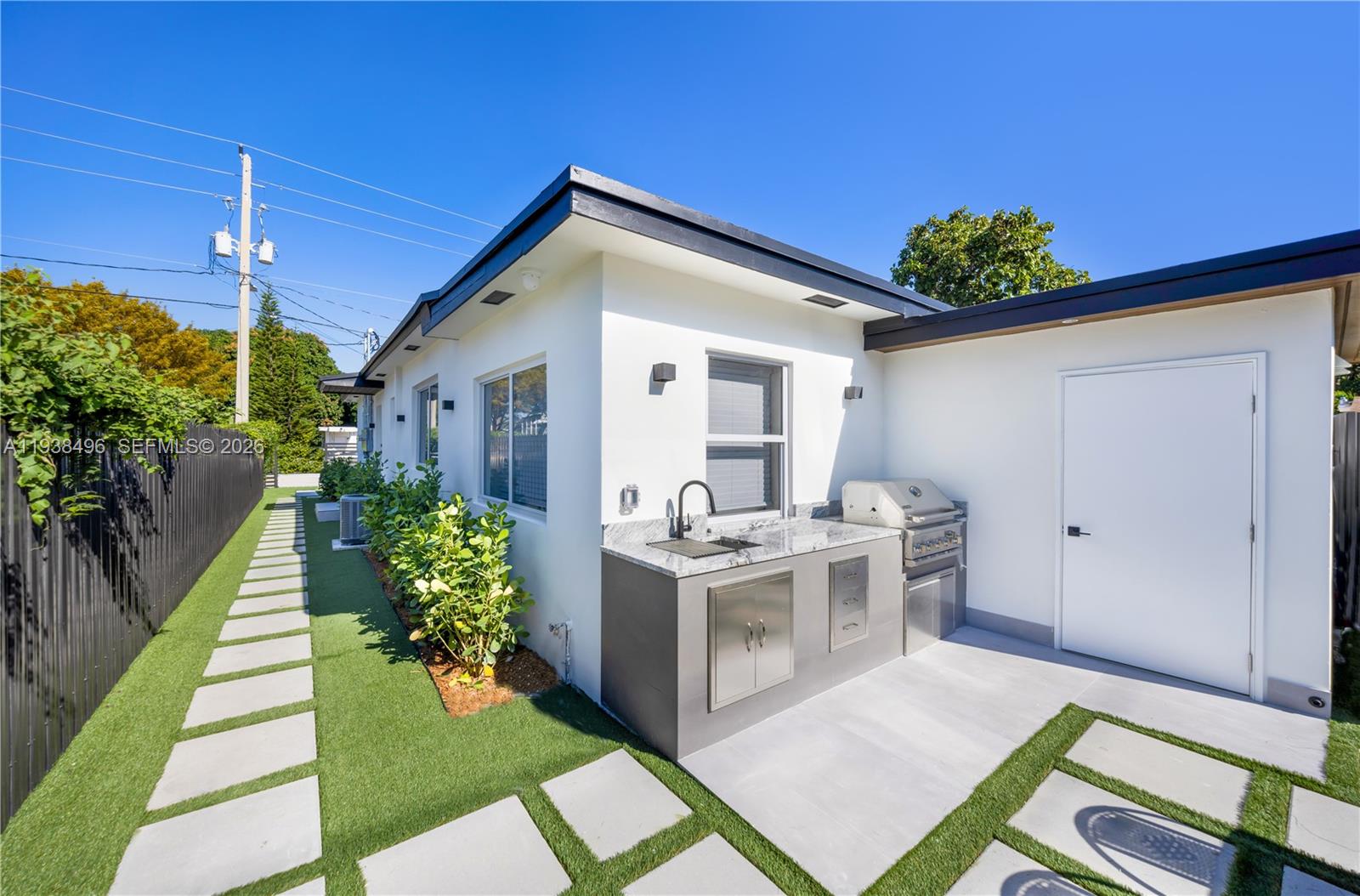 166 NW 41st St Miami, FL 33127