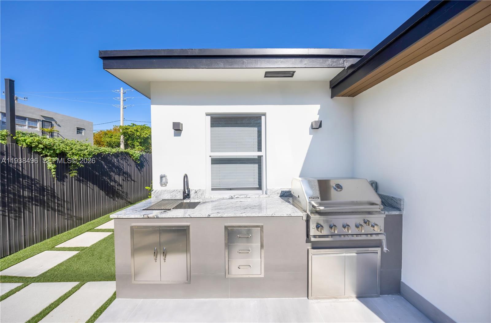 166 NW 41st St Miami, FL 33127