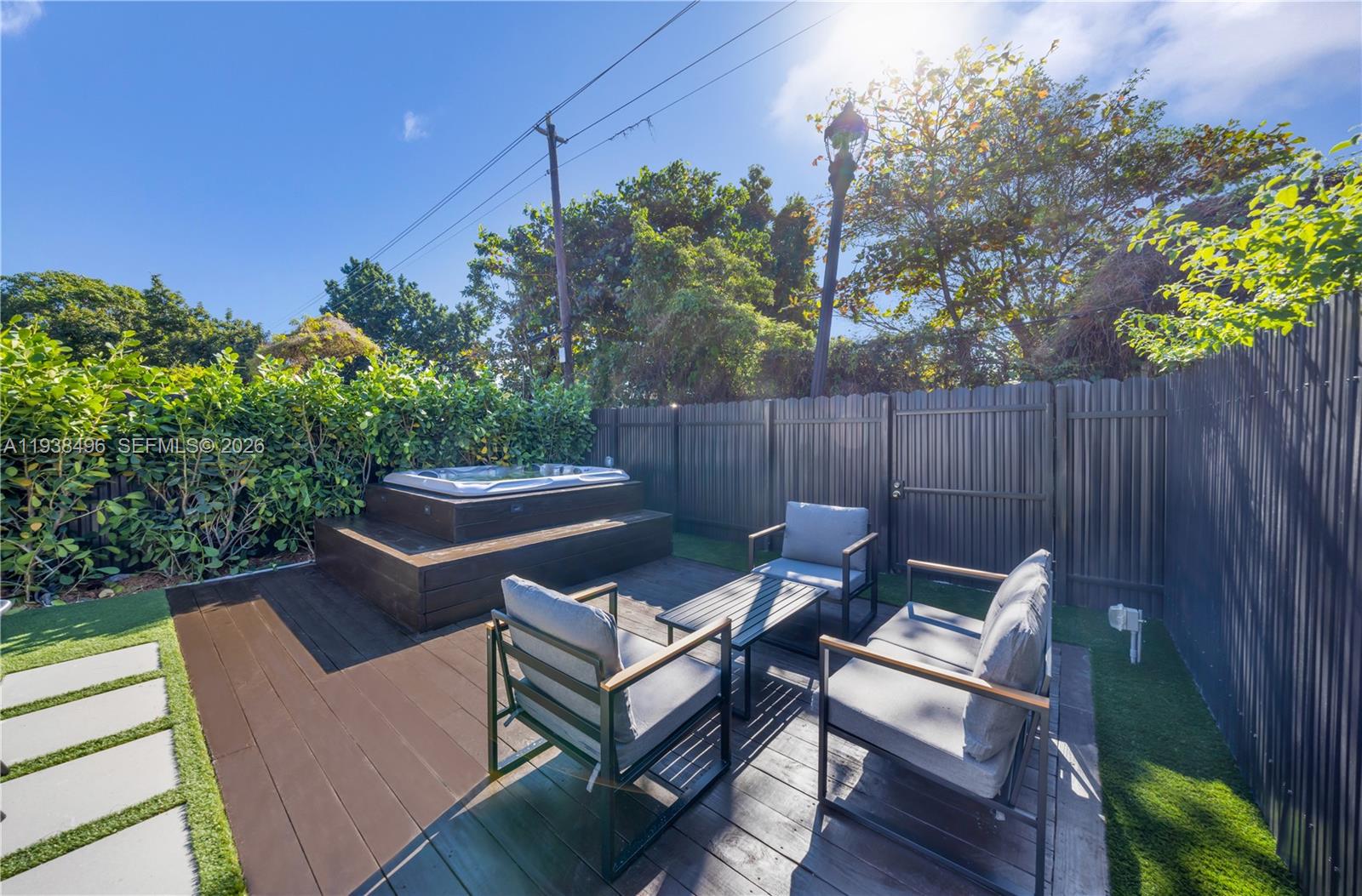 166 NW 41st St Miami, FL 33127