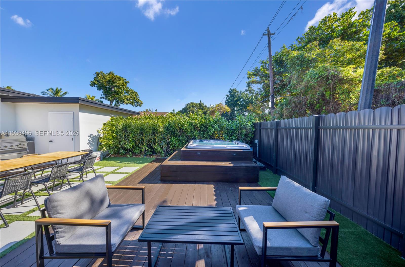 166 NW 41st St Miami, FL 33127