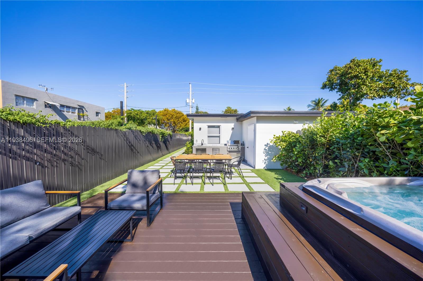 166 NW 41st St Miami, FL 33127