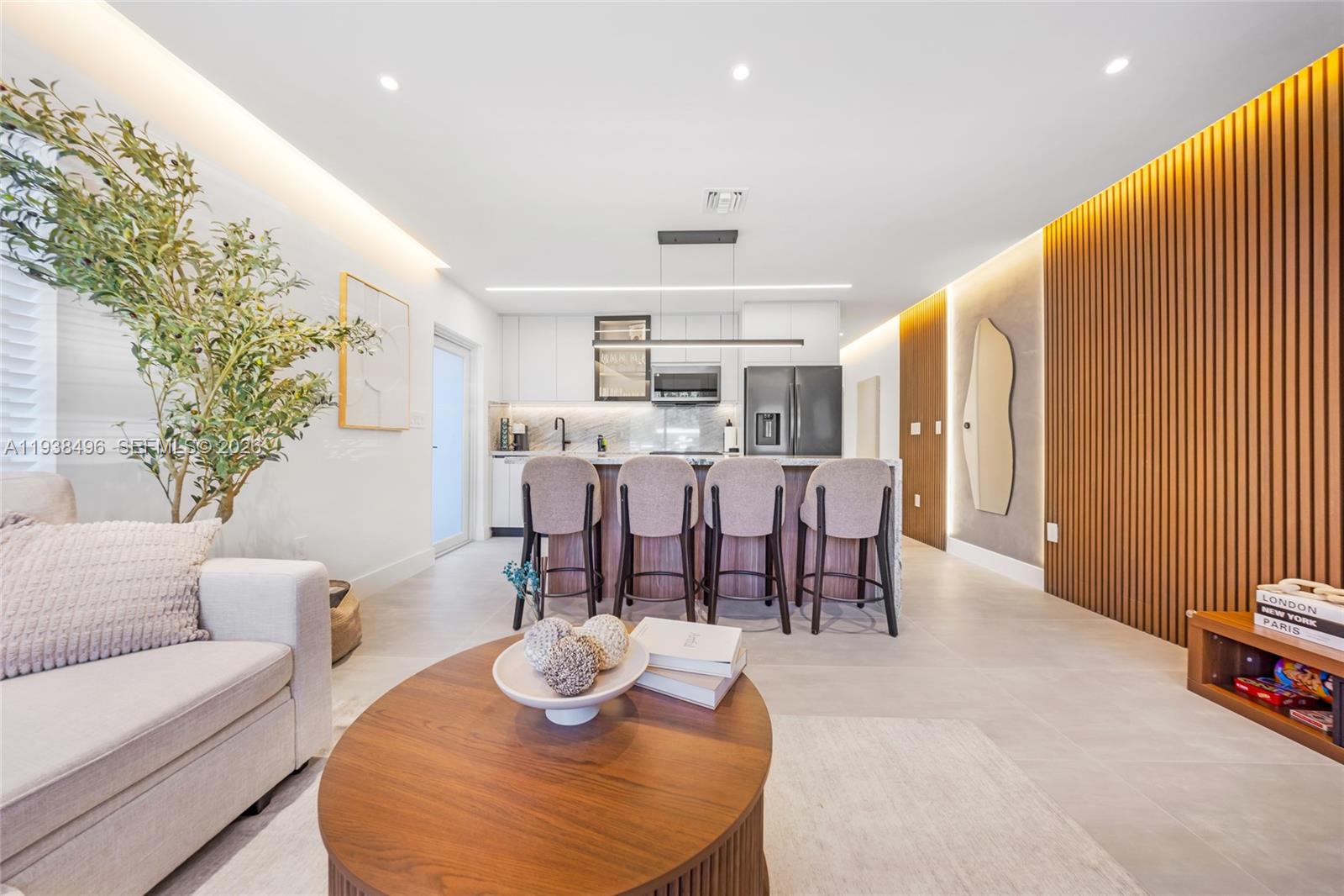 166 NW 41st St Miami, FL 33127