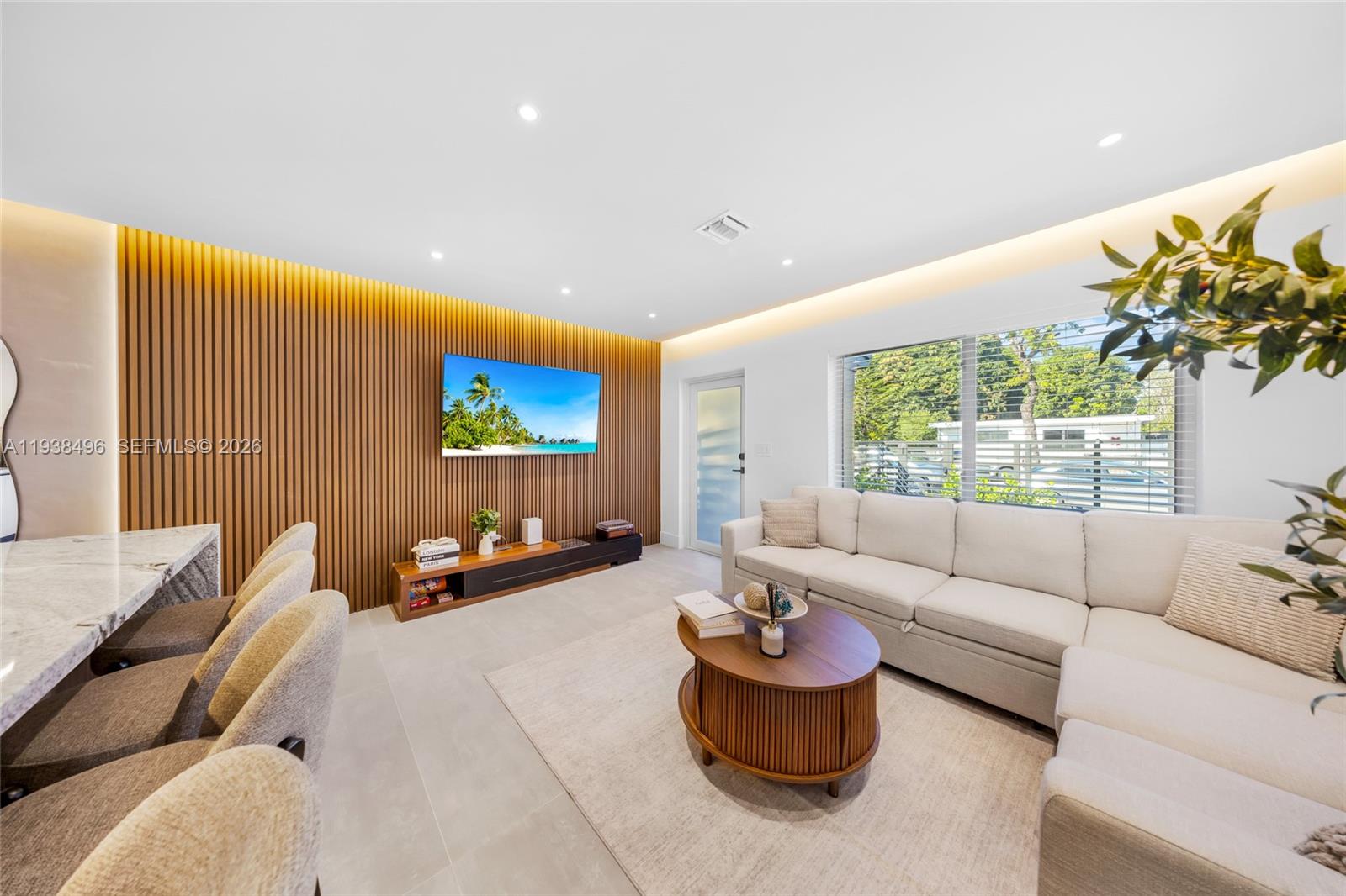 166 NW 41st St Miami, FL 33127