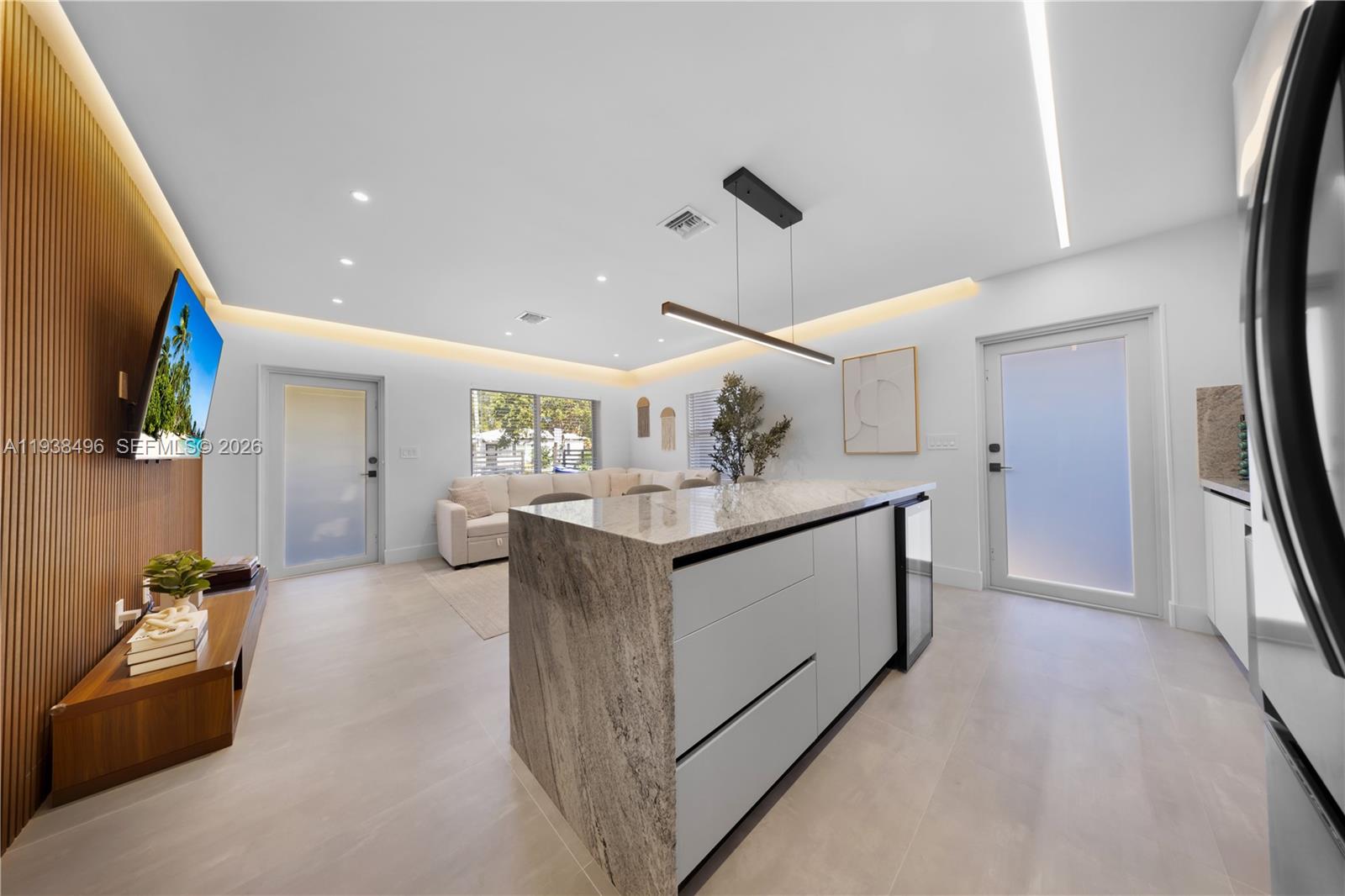 166 NW 41st St Miami, FL 33127