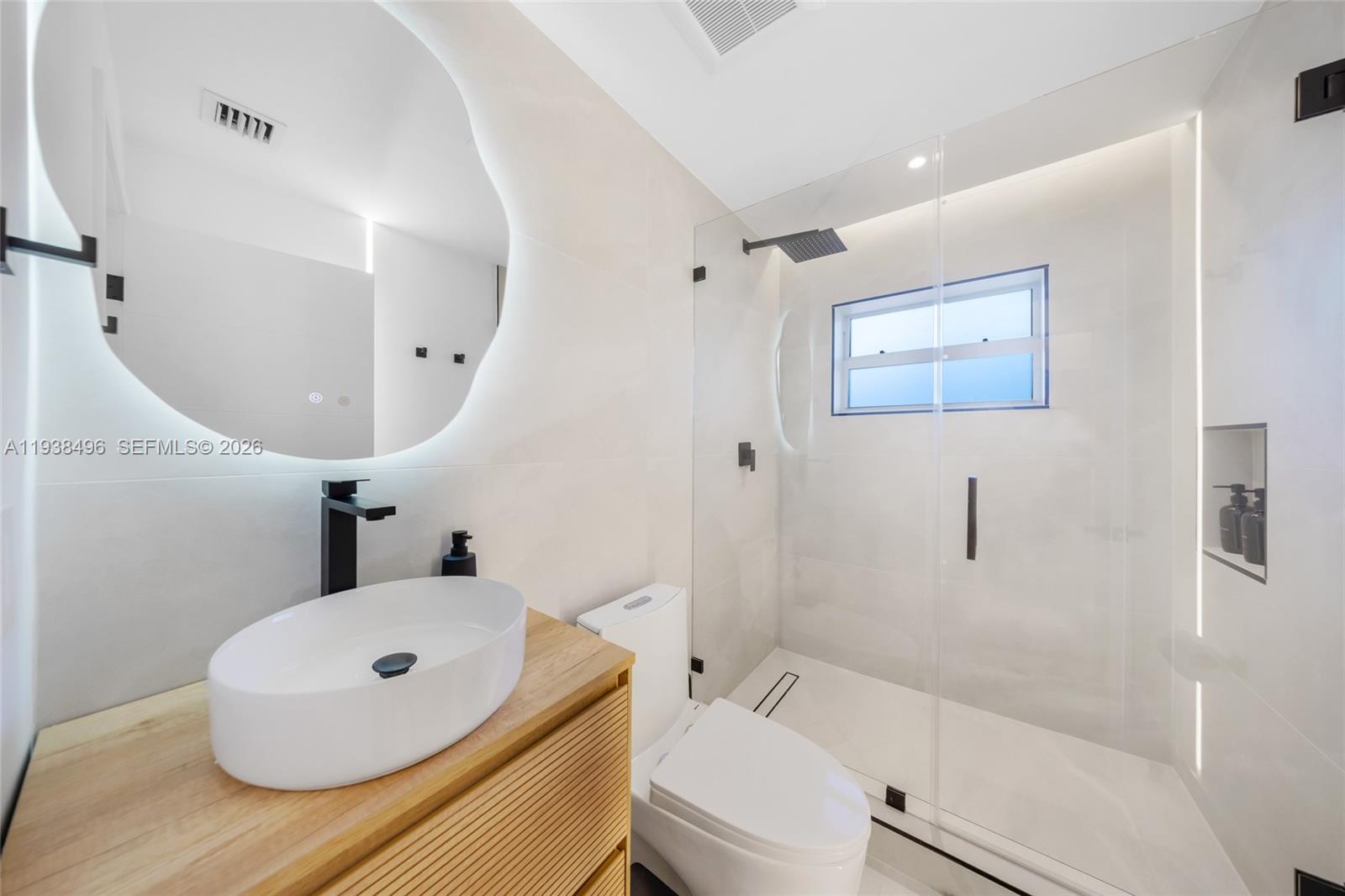 166 NW 41st St Miami, FL 33127