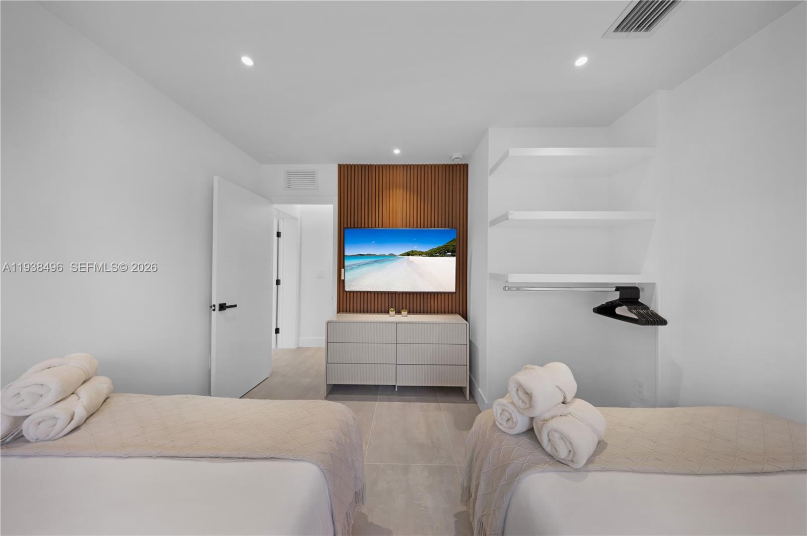 166 NW 41st St Miami, FL 33127