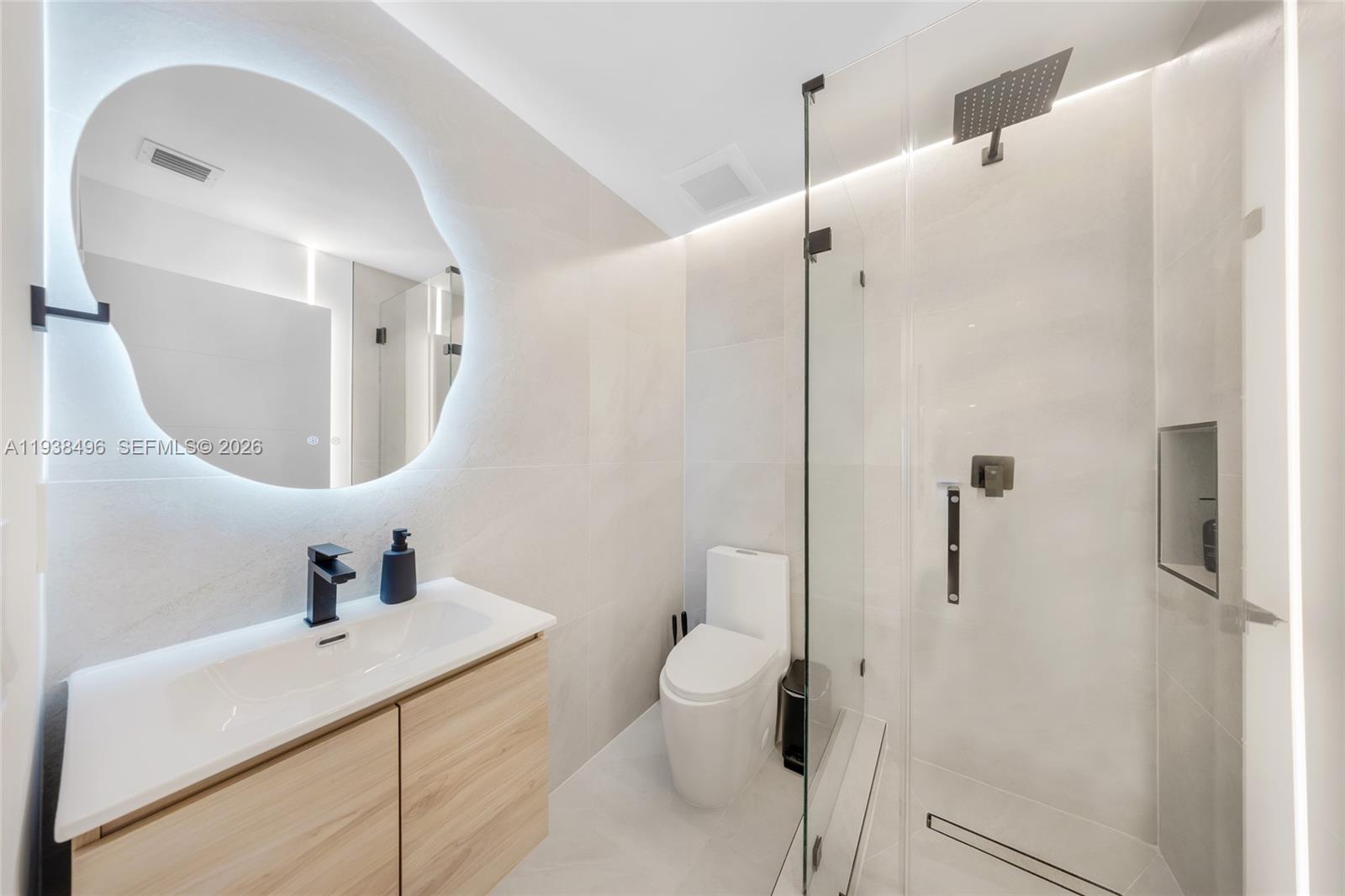 166 NW 41st St Miami, FL 33127