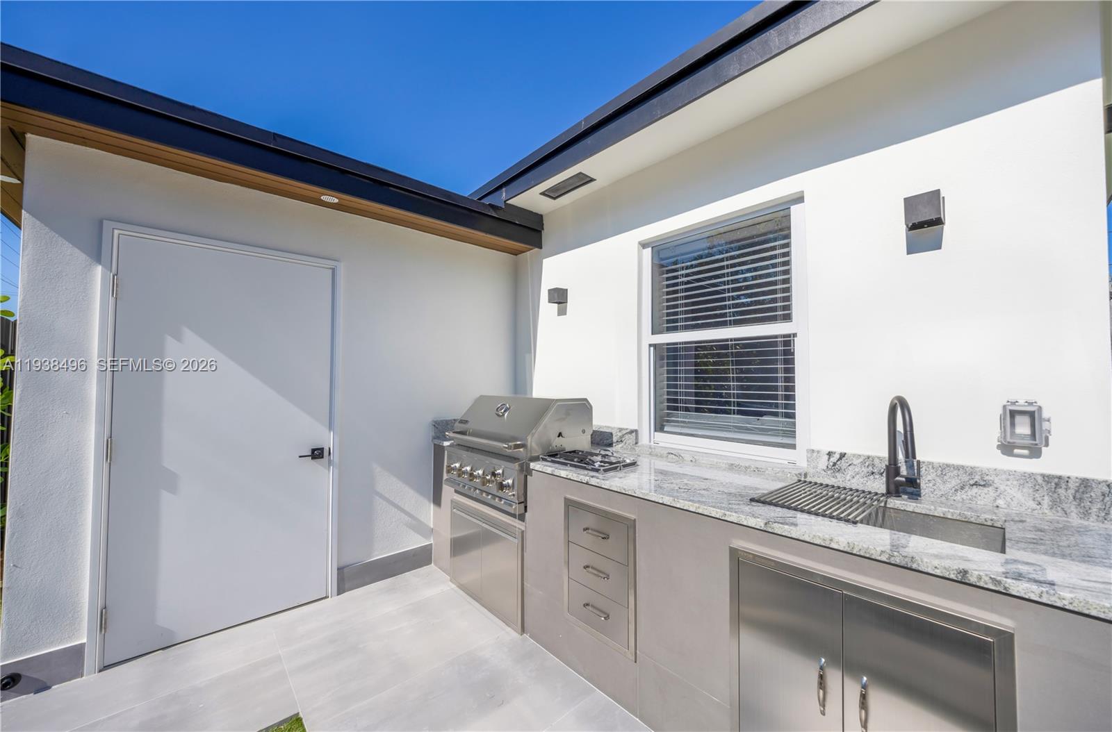 166 NW 41st St Miami, FL 33127