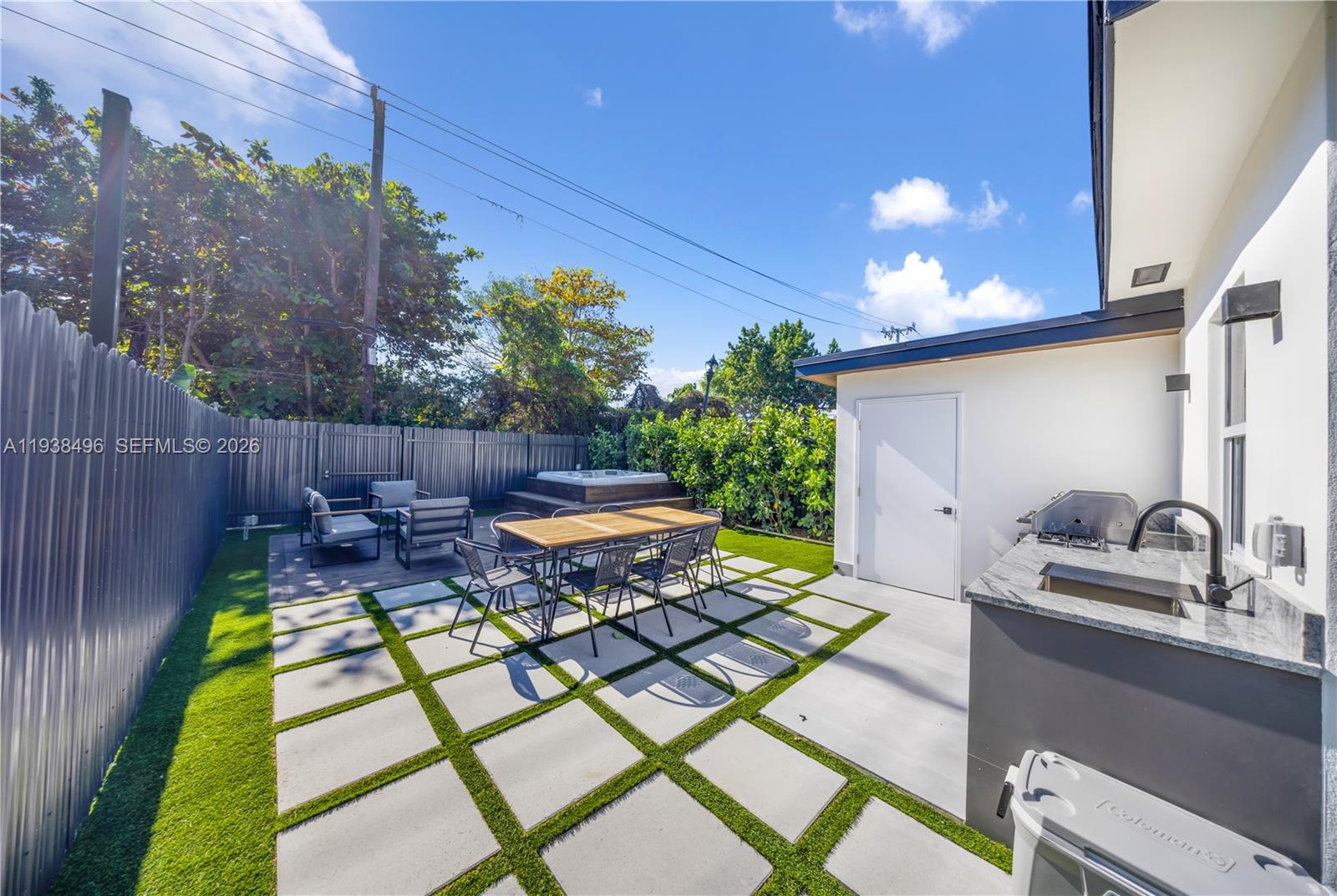 166 NW 41st St Miami, FL 33127