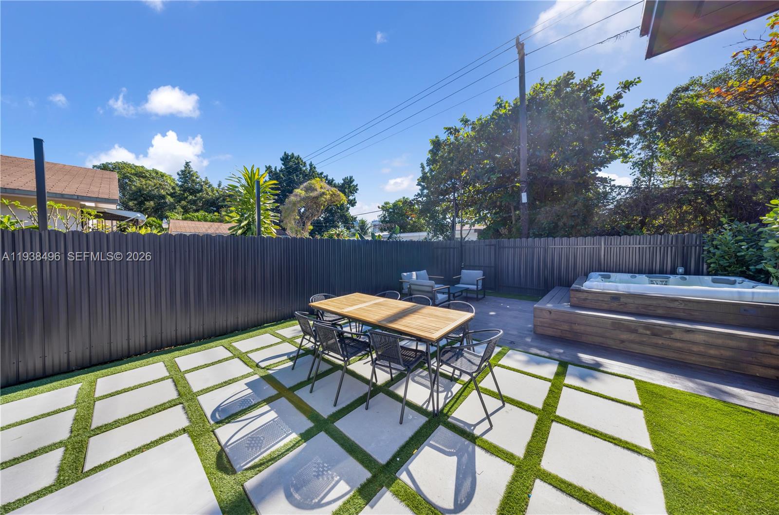 166 NW 41st St Miami, FL 33127