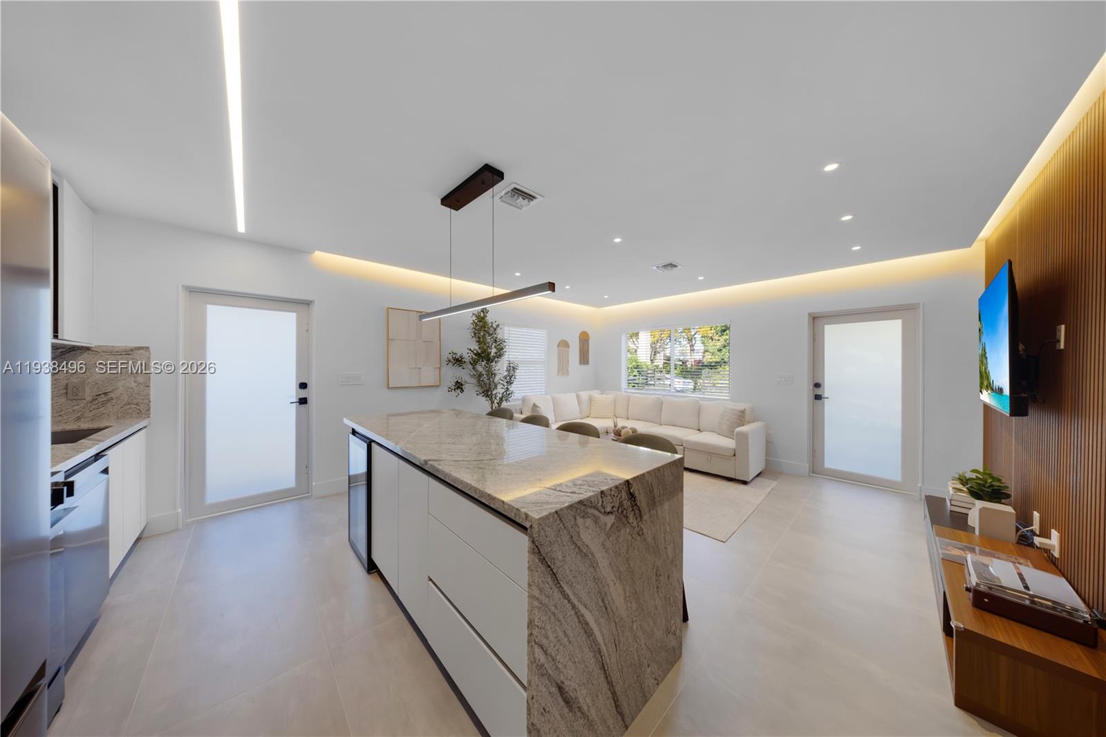 166 NW 41st St Miami, FL 33127