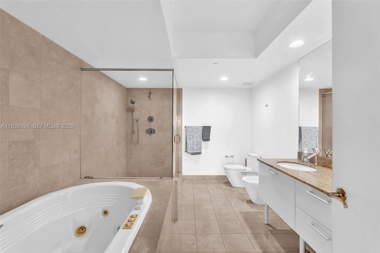 image Ocean Four Condo34