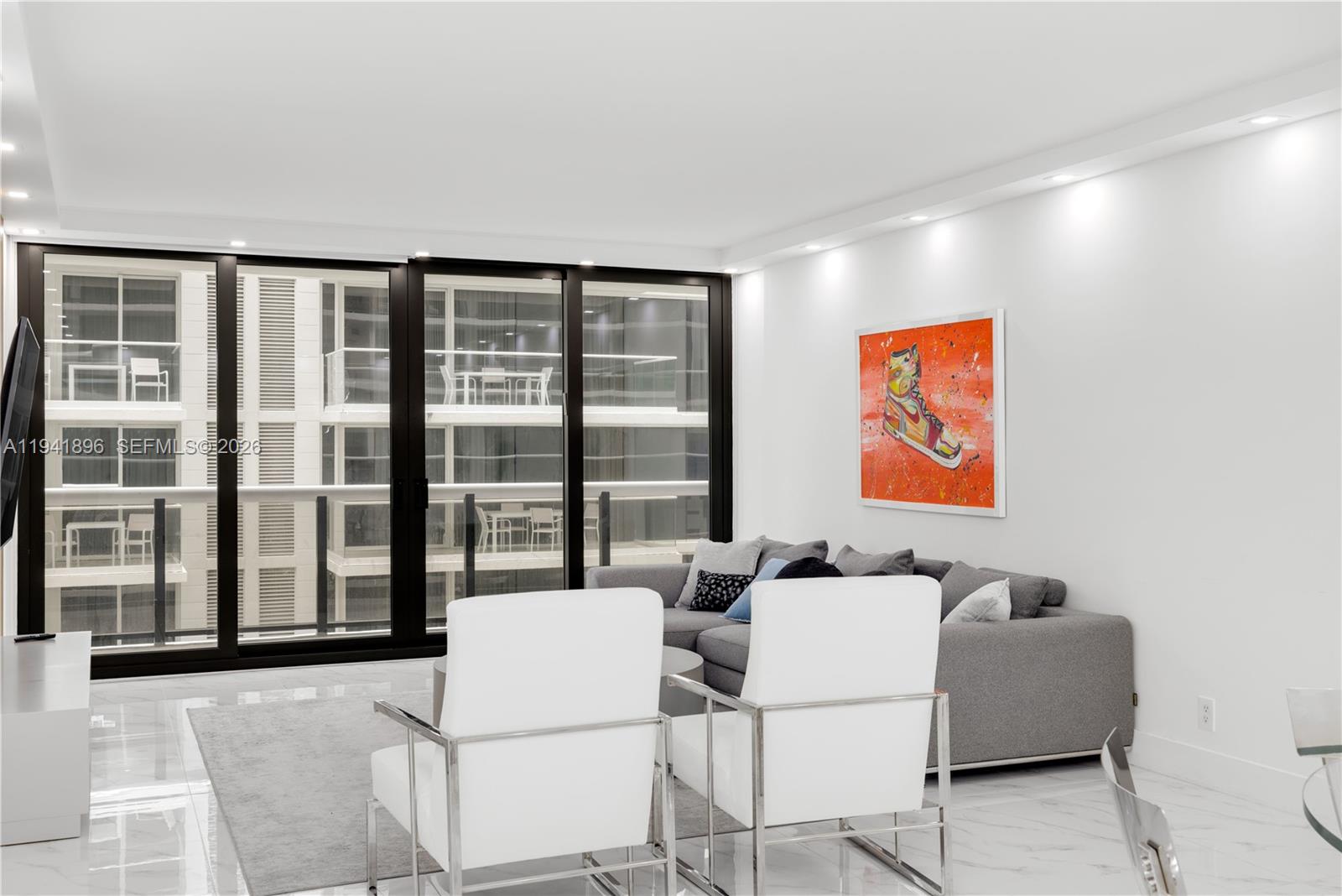 image The Waves Condominium10