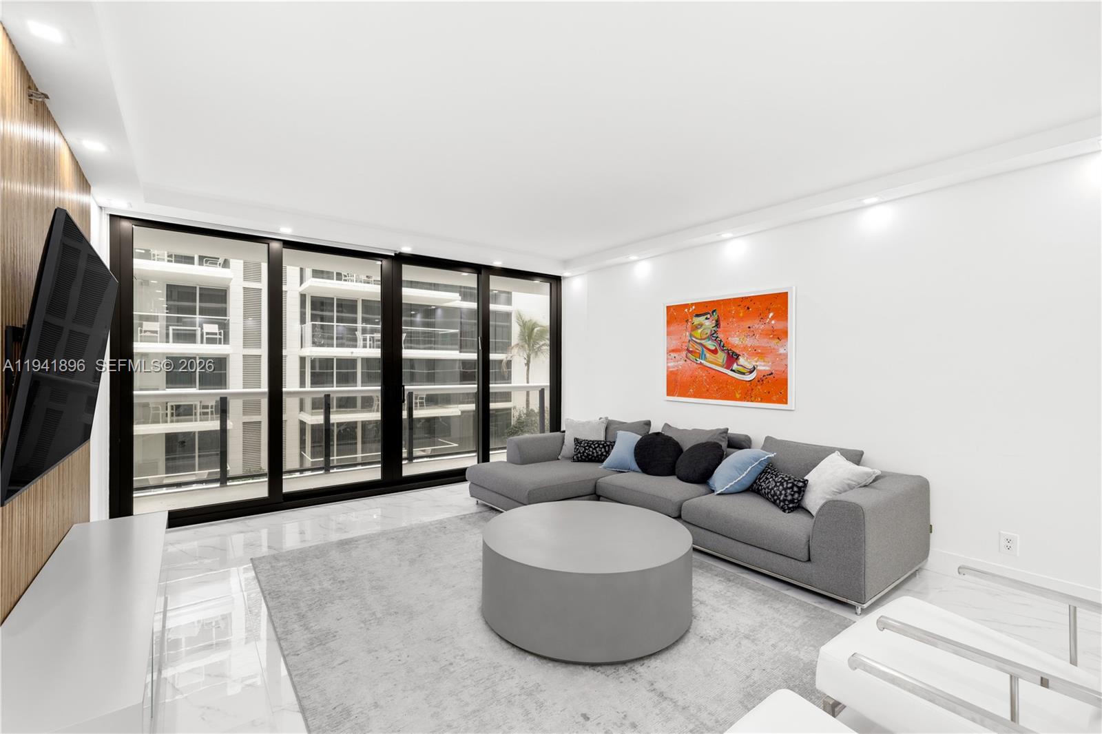 image The Waves Condominium12