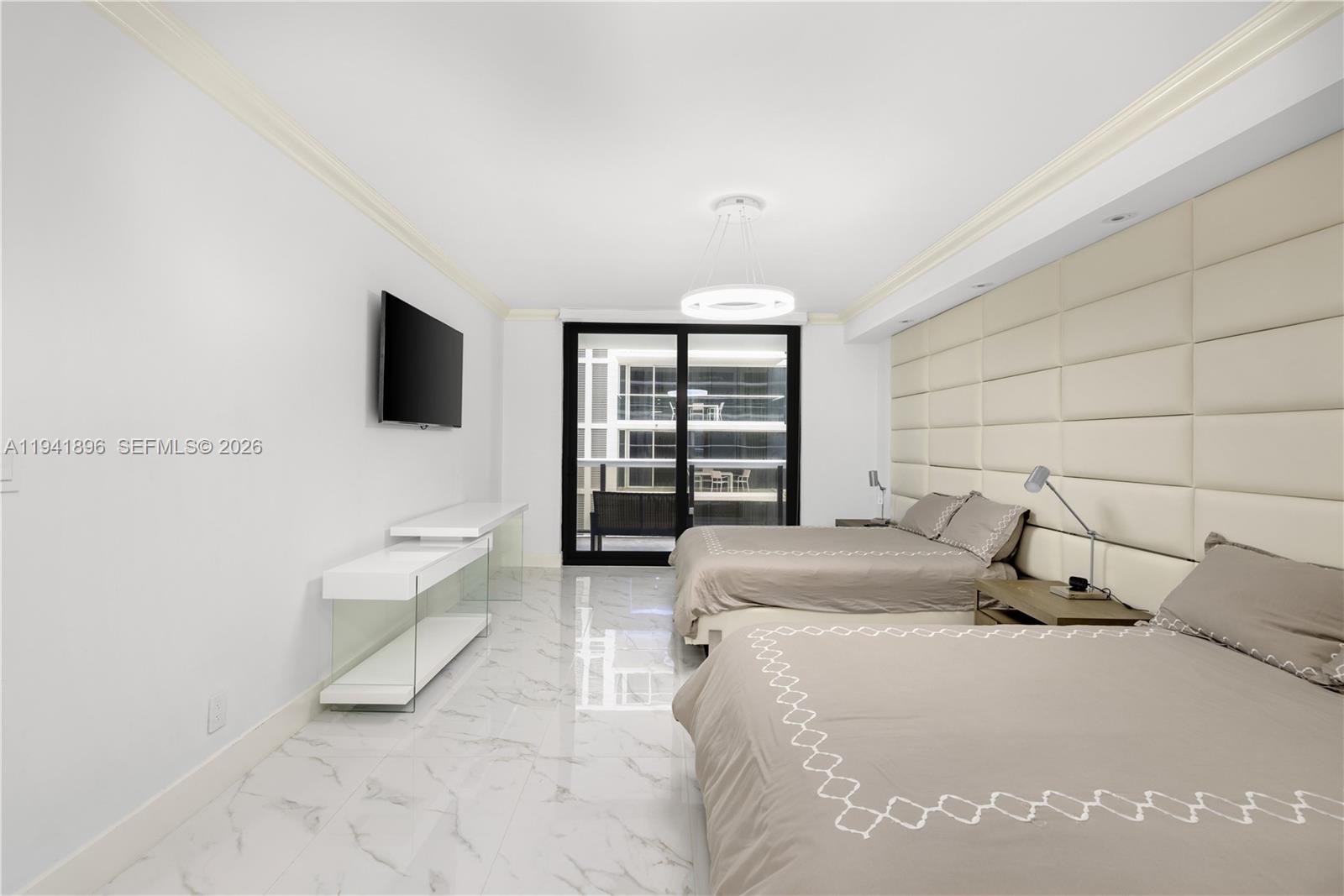 image The Waves Condominium18