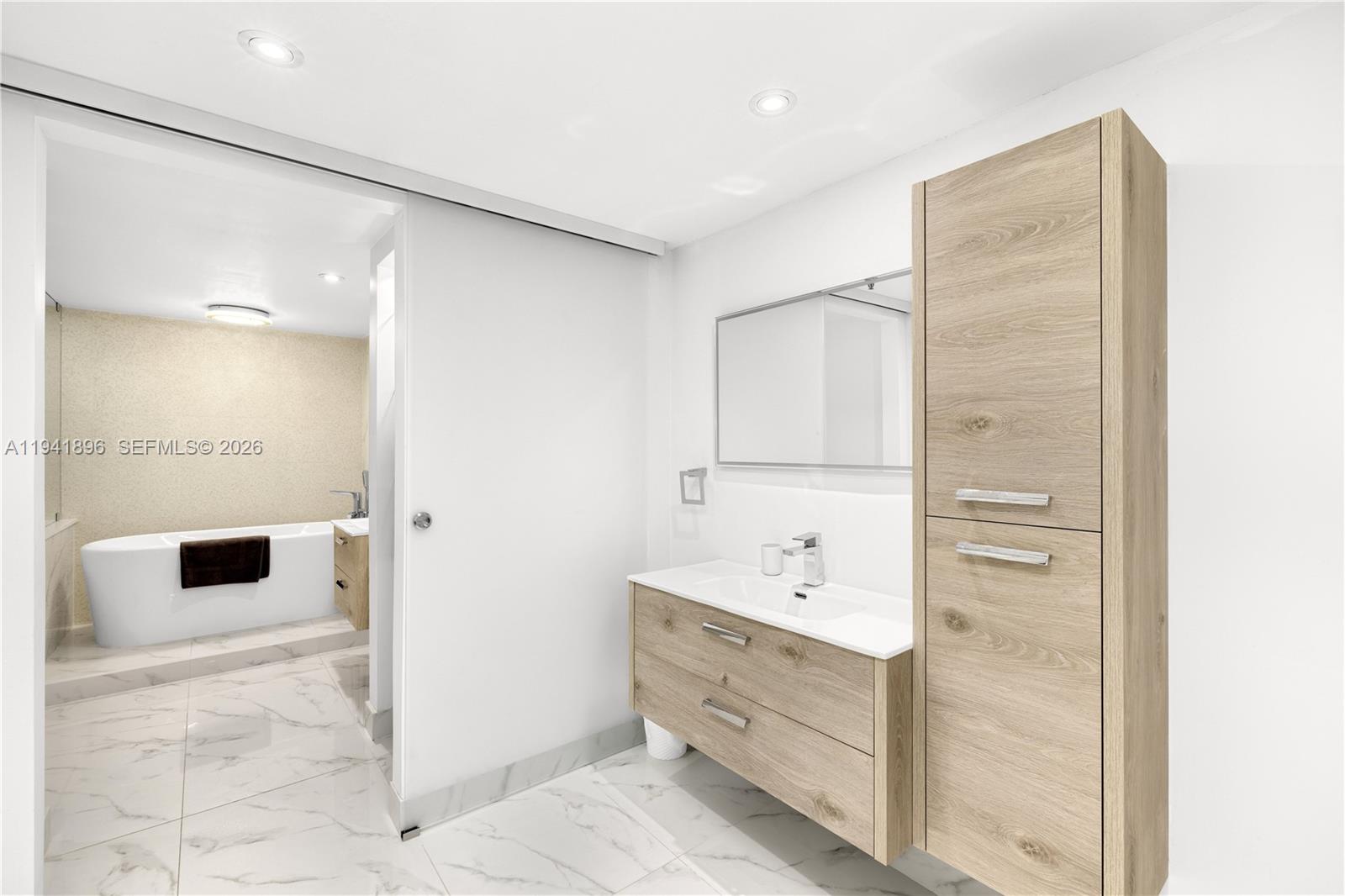 image The Waves Condominium21