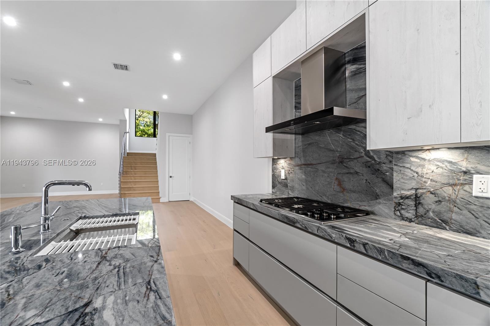 8091 NW 48th Ter Doral, FL 33166