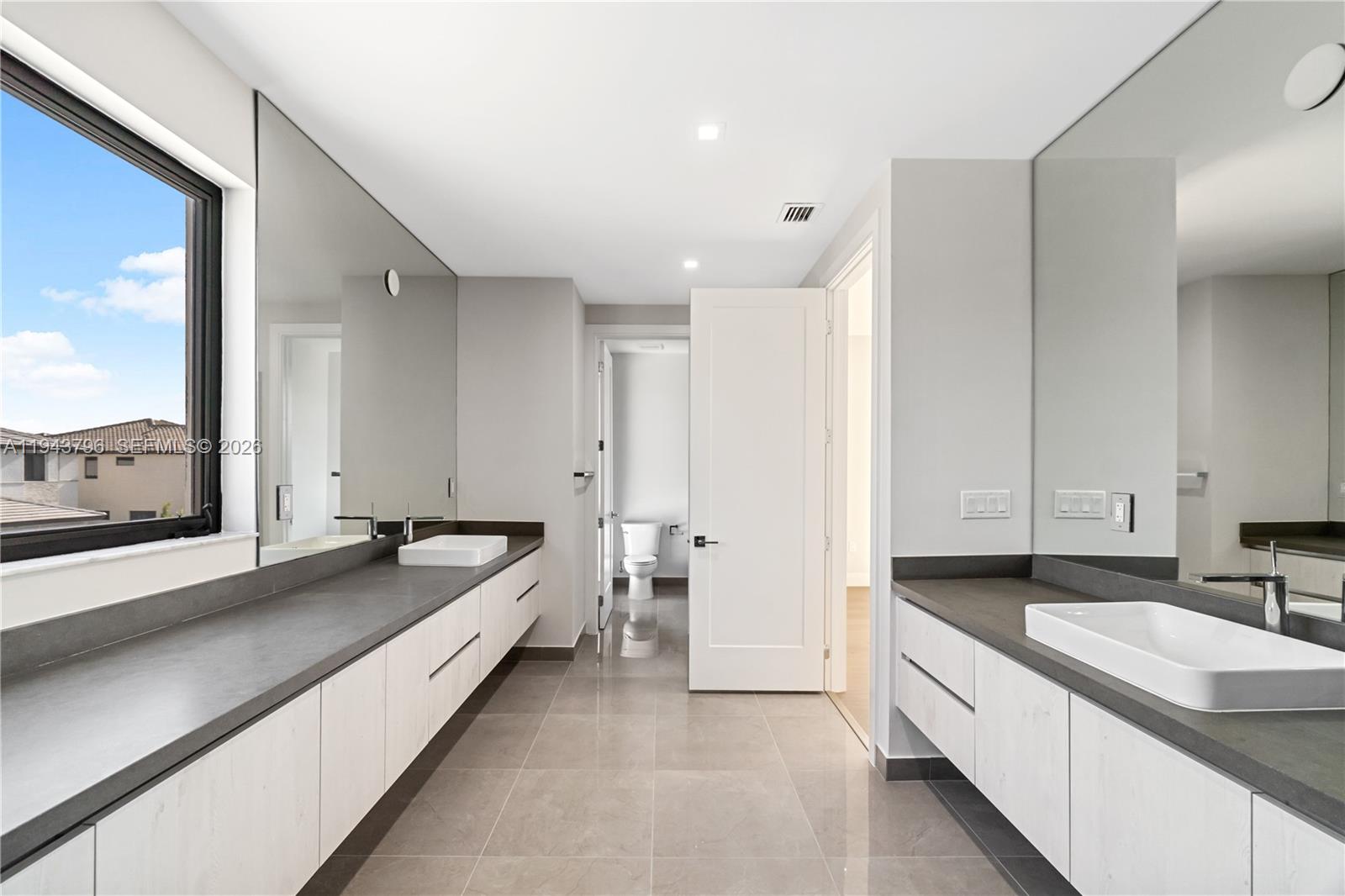 8091 NW 48th Ter Doral, FL 33166